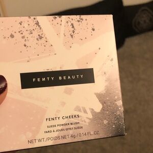 Fenty beauty blush suede blush powder